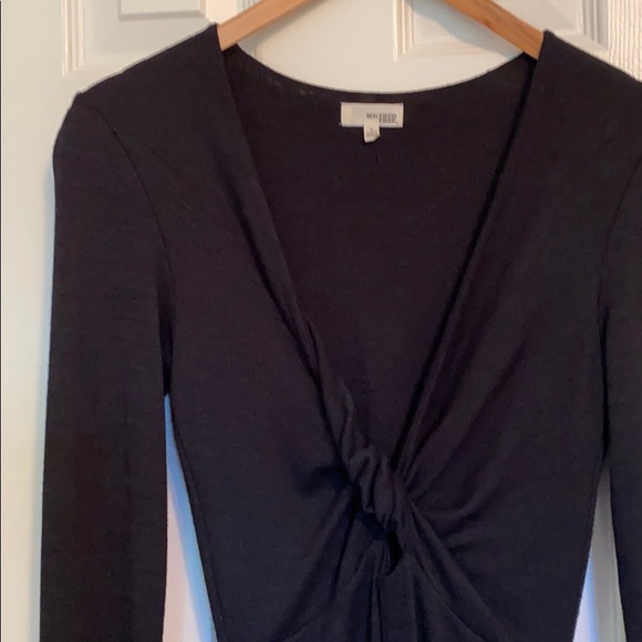 Stretch black dress. Deep neck line - Picture 2 of 4